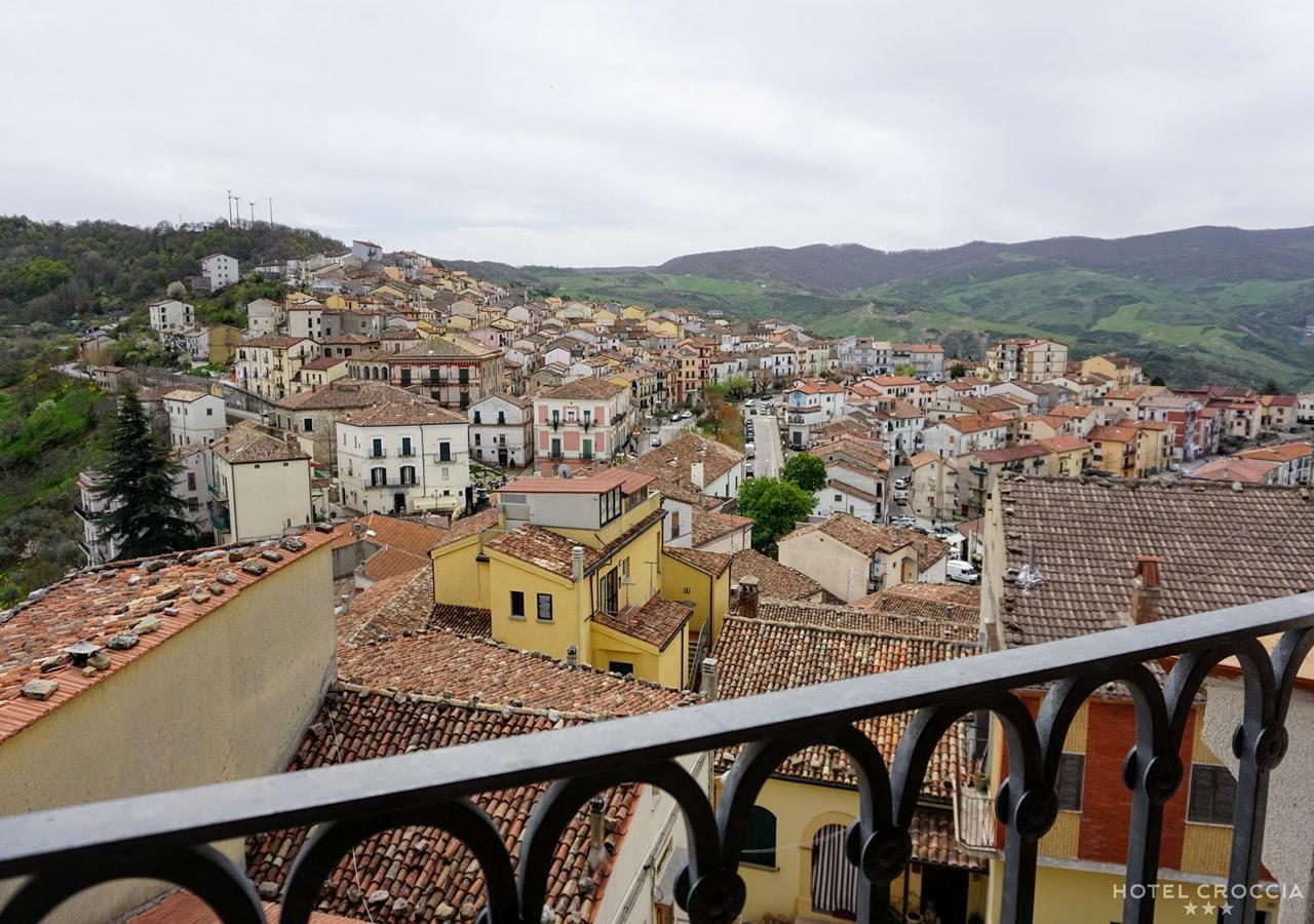 Hotel Croccia Accettura Exterior foto